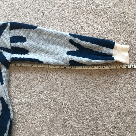 Soft Oversized Blue Long-Sleeve Sweater - Picture 10 of 12